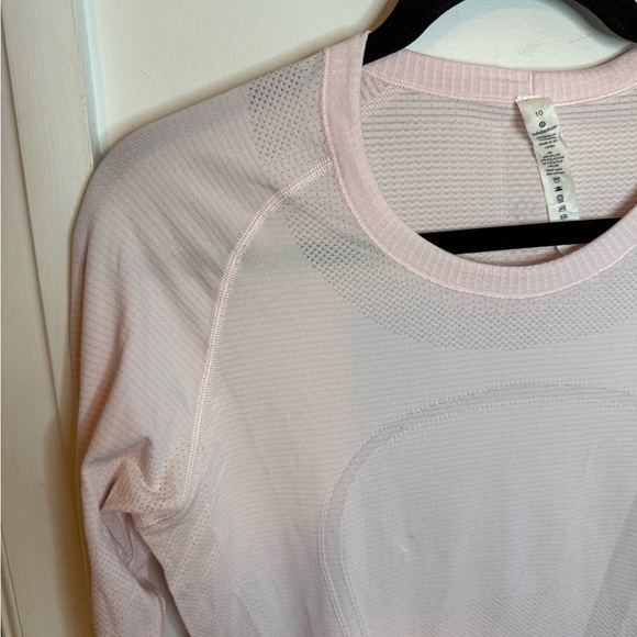 Lululemon Pale Pink Swiftly Tech Long Sleeve Crew Top - Picture 3 of 4